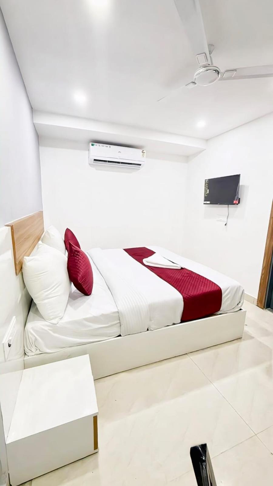 Modern Town Hotel นิวเดลี ภายนอก รูปภาพ