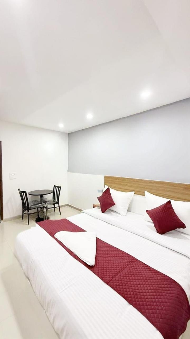 Modern Town Hotel นิวเดลี ภายนอก รูปภาพ