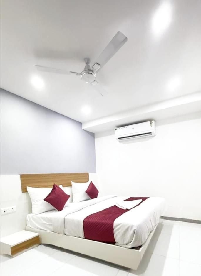 Modern Town Hotel นิวเดลี ภายนอก รูปภาพ
